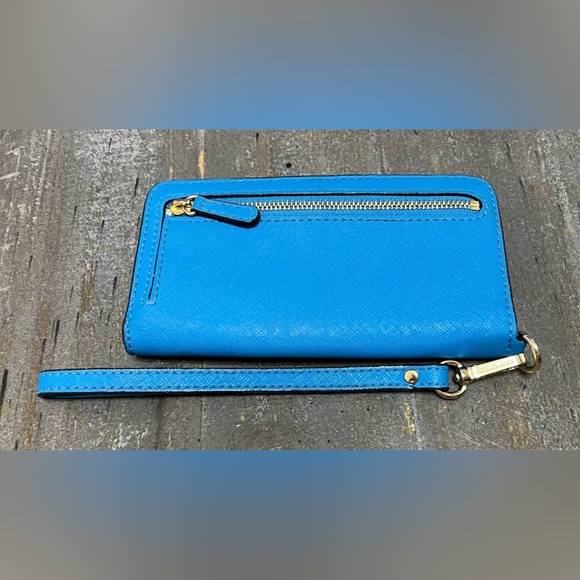Michael Kors, vibrant blue, smart, phone wristlet- pre-owned - Picture 2 of 9